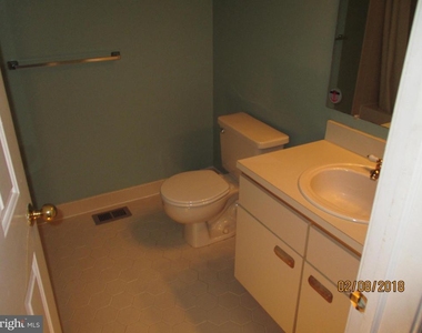 504 Foxcroft Circle - Photo Thumbnail 23