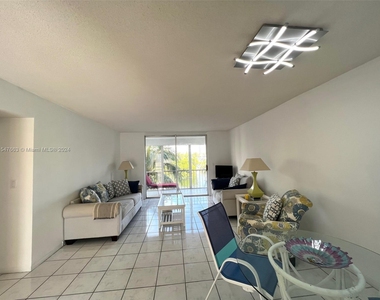 3030 Marcos Dr - Photo Thumbnail 7