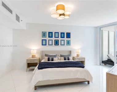 15811 Collins Ave - Photo Thumbnail 9