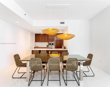 15811 Collins Ave - Photo Thumbnail 4