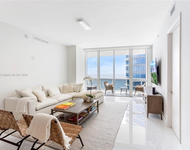 15811 Collins Ave - Photo Thumbnail 3