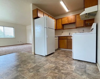 2557 Chestnut Pl - Photo Thumbnail 5