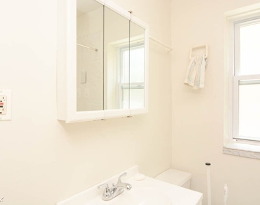 3823 N. Greenview, Unit W-4 - Photo Thumbnail 17