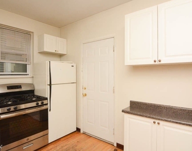 3823 N. Greenview, Unit W-4 - Photo Thumbnail 3