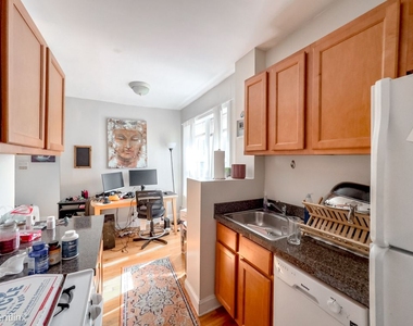 3815 N. Greenview, Unit E-8 - Photo Thumbnail 2