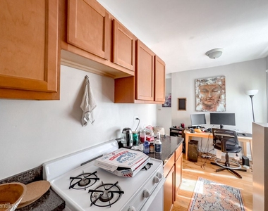 3815 N. Greenview, Unit E-8 - Photo Thumbnail 3