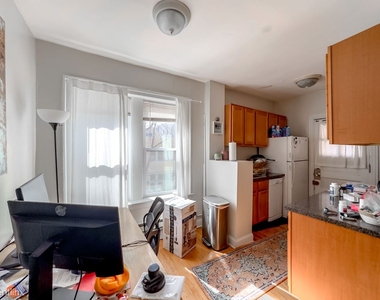 3815 N. Greenview, Unit E-8 - Photo Thumbnail 5