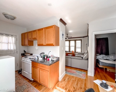 3815 N. Greenview, Unit E-8 - Photo Thumbnail 4