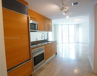 475 Brickell Ave - Photo Thumbnail 6