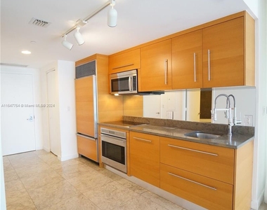 475 Brickell Ave - Photo Thumbnail 10