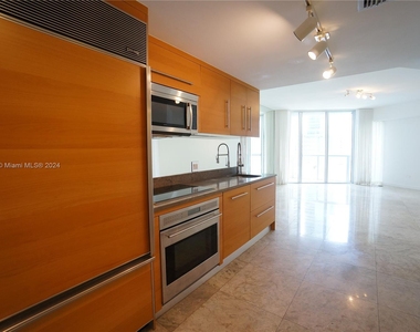 475 Brickell Ave - Photo Thumbnail 1