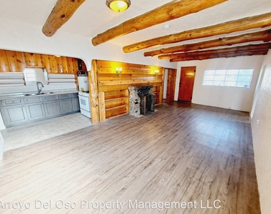 207 Alcazar St Ne - Photo Thumbnail 4