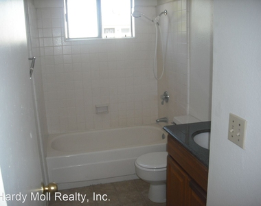 1136 Chalmette Avenue - Photo Thumbnail 2