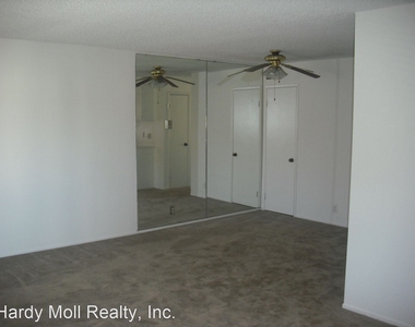 1136 Chalmette Avenue - Photo Thumbnail 5