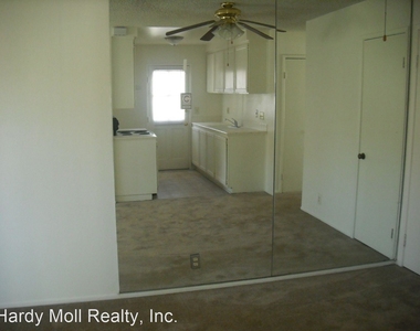 1136 Chalmette Avenue - Photo Thumbnail 6