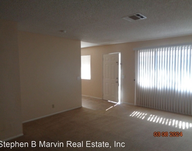 2821 Desert Street - Photo Thumbnail 4