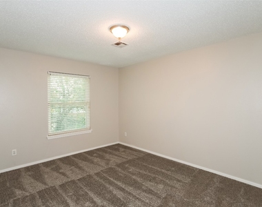 3800 Larkwood Drive - Photo Thumbnail 11