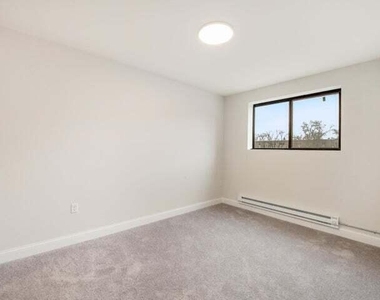 2577 N Downer Ave - Photo Thumbnail 6