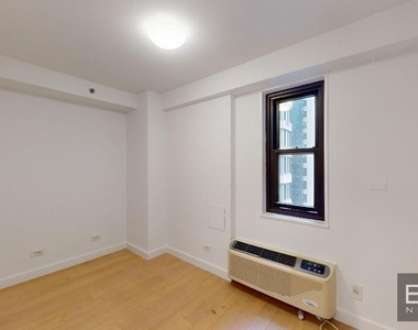 222 East 39th Street - Photo Thumbnail 3