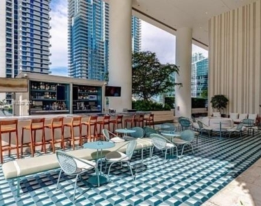 801 S Miami Ave - Photo Thumbnail 4