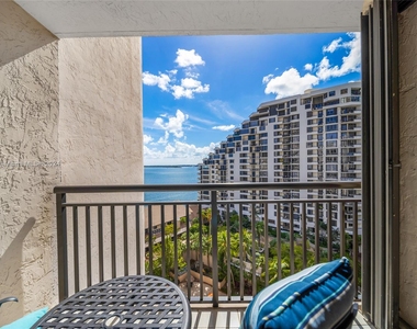 540 E Brickell Key Dr - Photo Thumbnail 19