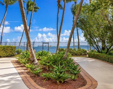 540 E Brickell Key Dr - Photo Thumbnail 27