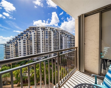 540 E Brickell Key Dr - Photo Thumbnail 21