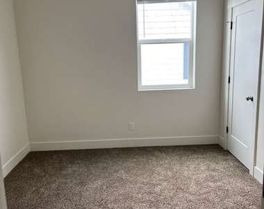 104 Davis Ave 6 - Photo Thumbnail 7