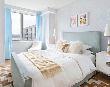 606 West 57th Street - Photo Thumbnail 3