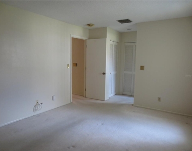 3235 E Dorchester Drive - Photo Thumbnail 10