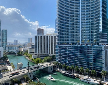 475 Brickell Ave - Photo Thumbnail 6