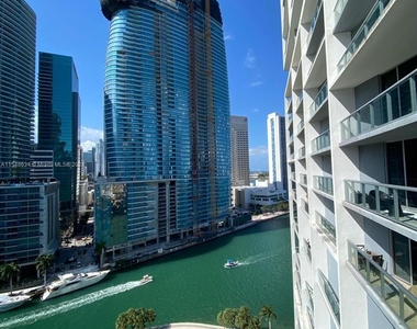 475 Brickell Ave - Photo Thumbnail 4