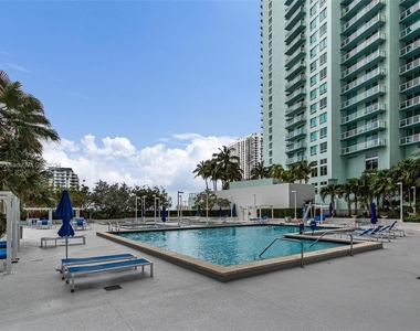 1800 N Bayshore Dr - Photo Thumbnail 9