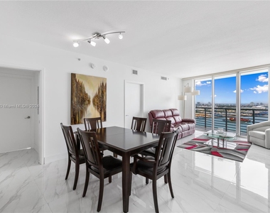 335 S Biscayne Blvd - Photo Thumbnail 8