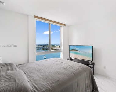 335 S Biscayne Blvd - Photo Thumbnail 16