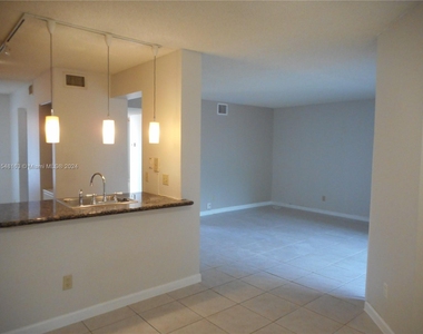 978 Coral Club Dr - Photo Thumbnail 2