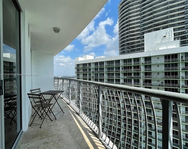 1750 N Bayshore Dr - Photo Thumbnail 5