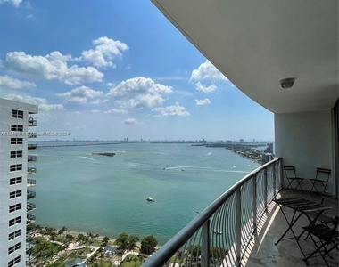 1750 N Bayshore Dr - Photo Thumbnail 1