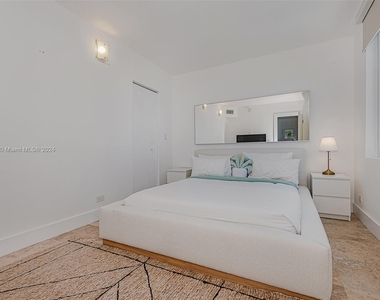 2301 Collins Ave - Photo Thumbnail 10