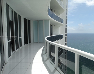 15901 Collins Ave - Photo Thumbnail 2