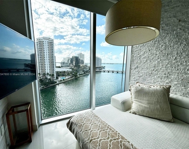 495 Brickell Ave - Photo Thumbnail 8