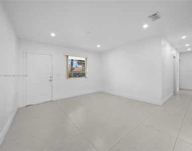 2152 Sw 72 Ave - Photo Thumbnail 2