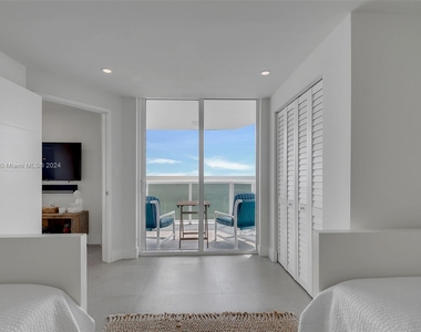 2401 Collins Ave - Photo Thumbnail 16