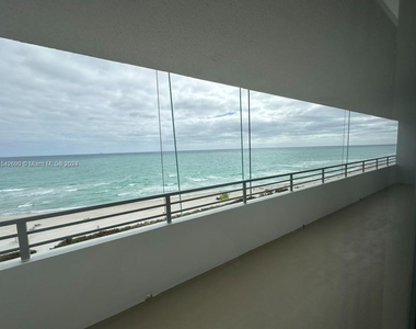 5555 Collins Ave - Photo Thumbnail 0