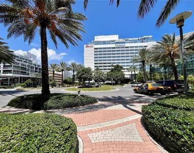 2899 Collins Ave - Photo Thumbnail 16