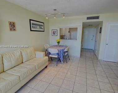 2899 Collins Ave - Photo Thumbnail 6