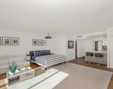 2301 Collins Ave - Photo Thumbnail 8