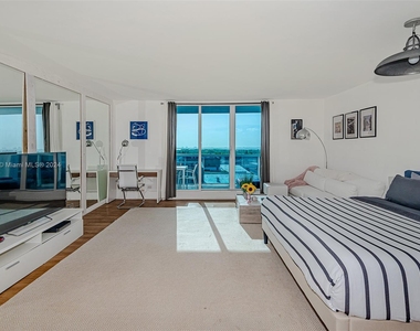 2301 Collins Ave - Photo Thumbnail 0