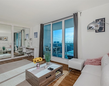 2301 Collins Ave - Photo Thumbnail 5