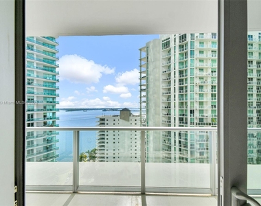 1300 Brickell Bay Dr - Photo Thumbnail 10